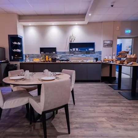 베스트 웨스턴 드 라 플라주 생 마크 쉬르 메르 호텔 3*