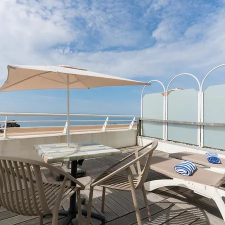 호텔 베스트 웨스턴 드 라 플라주 생 마크 쉬르 메르 생나제르