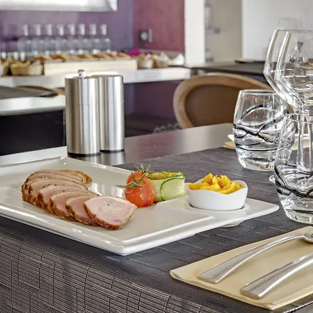 호텔 베스트 웨스턴 드 라 플라주 생 마크 쉬르 메르 3*