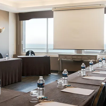 호텔 베스트 웨스턴 드 라 플라주 생 마크 쉬르 메르 3*